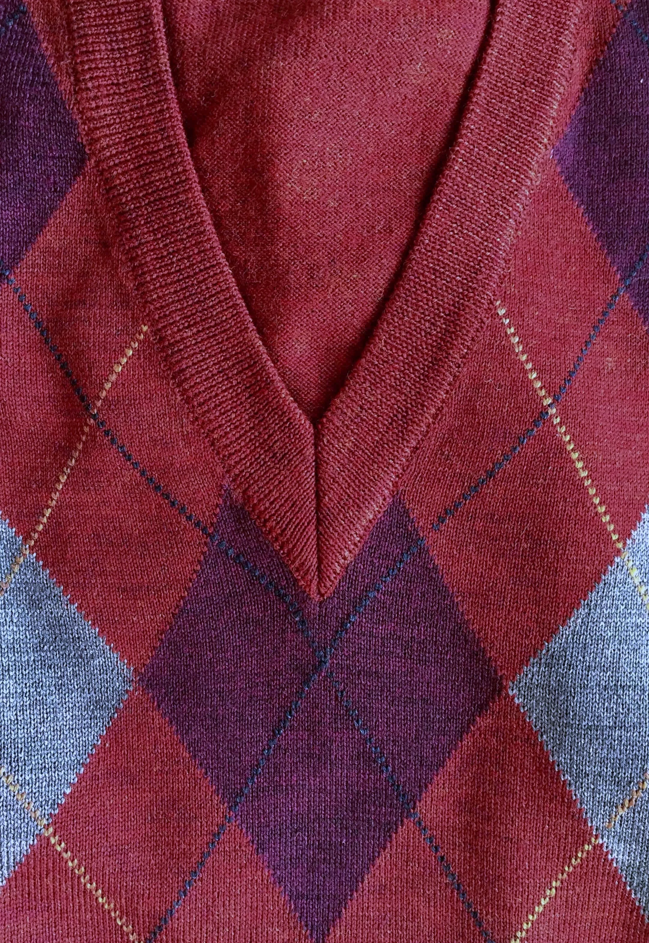 CAGI 90s Pure Wool Argyle Sweater