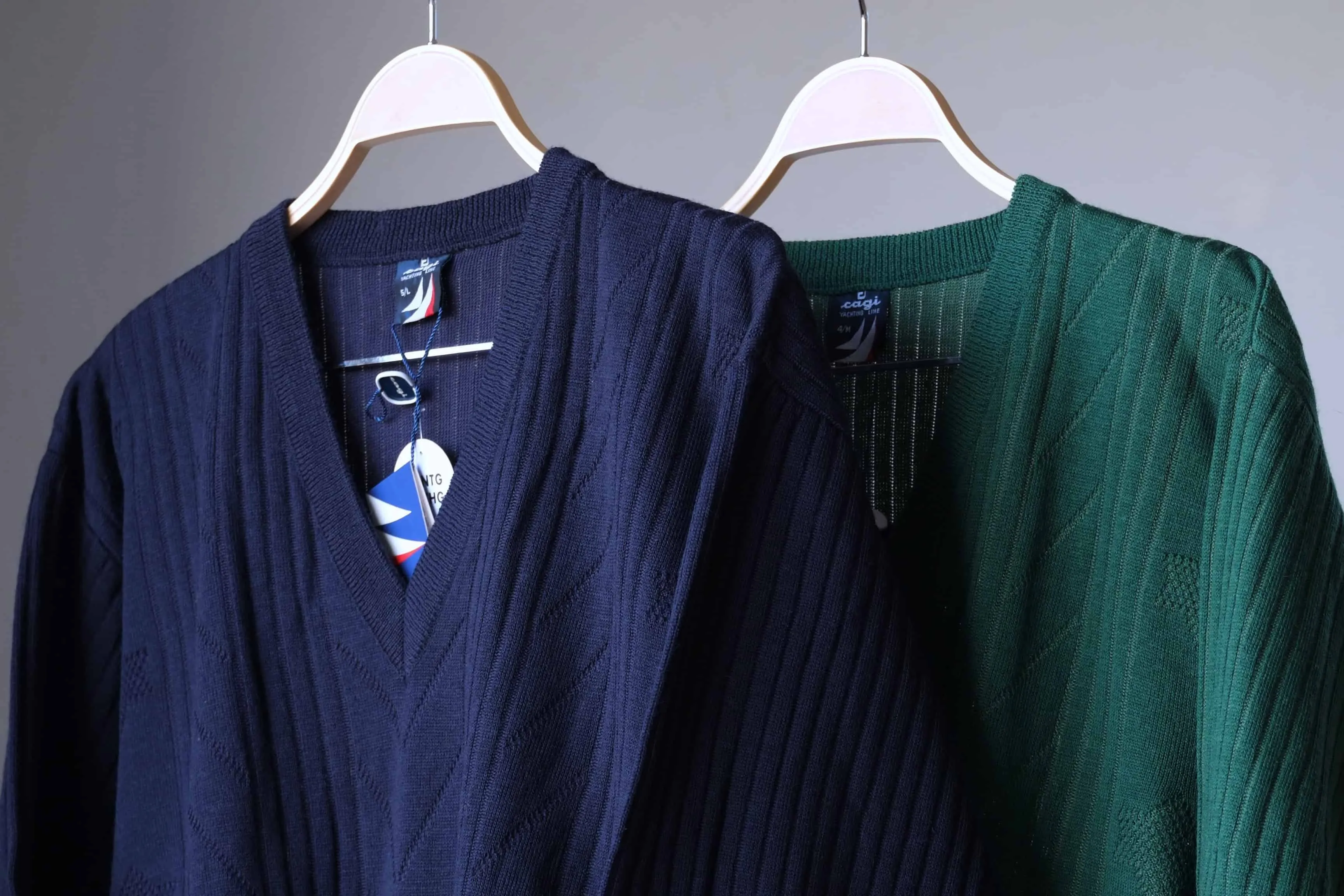 CAGI 90s V-Neck Textured Sweater