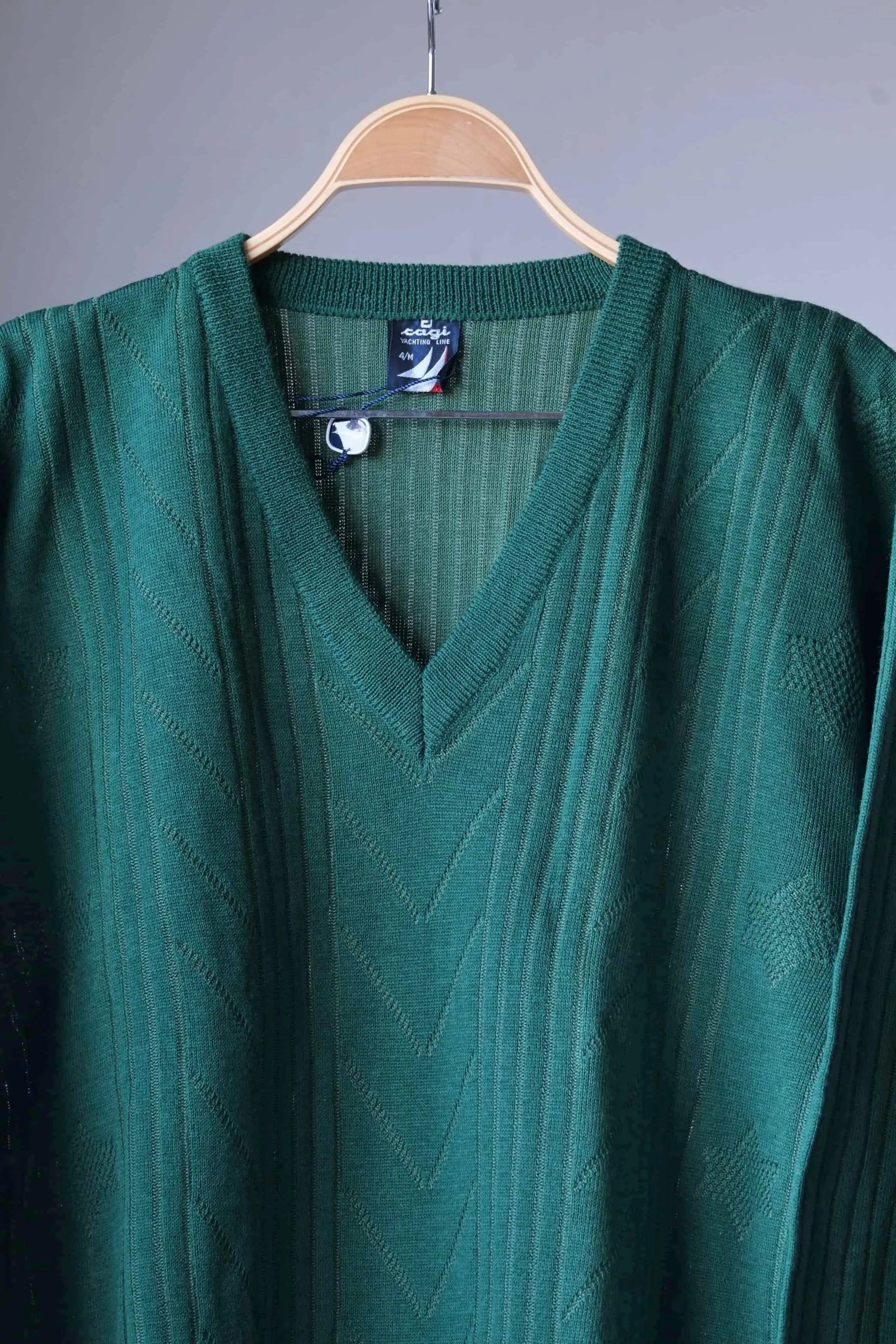 CAGI 90s V-Neck Textured Sweater
