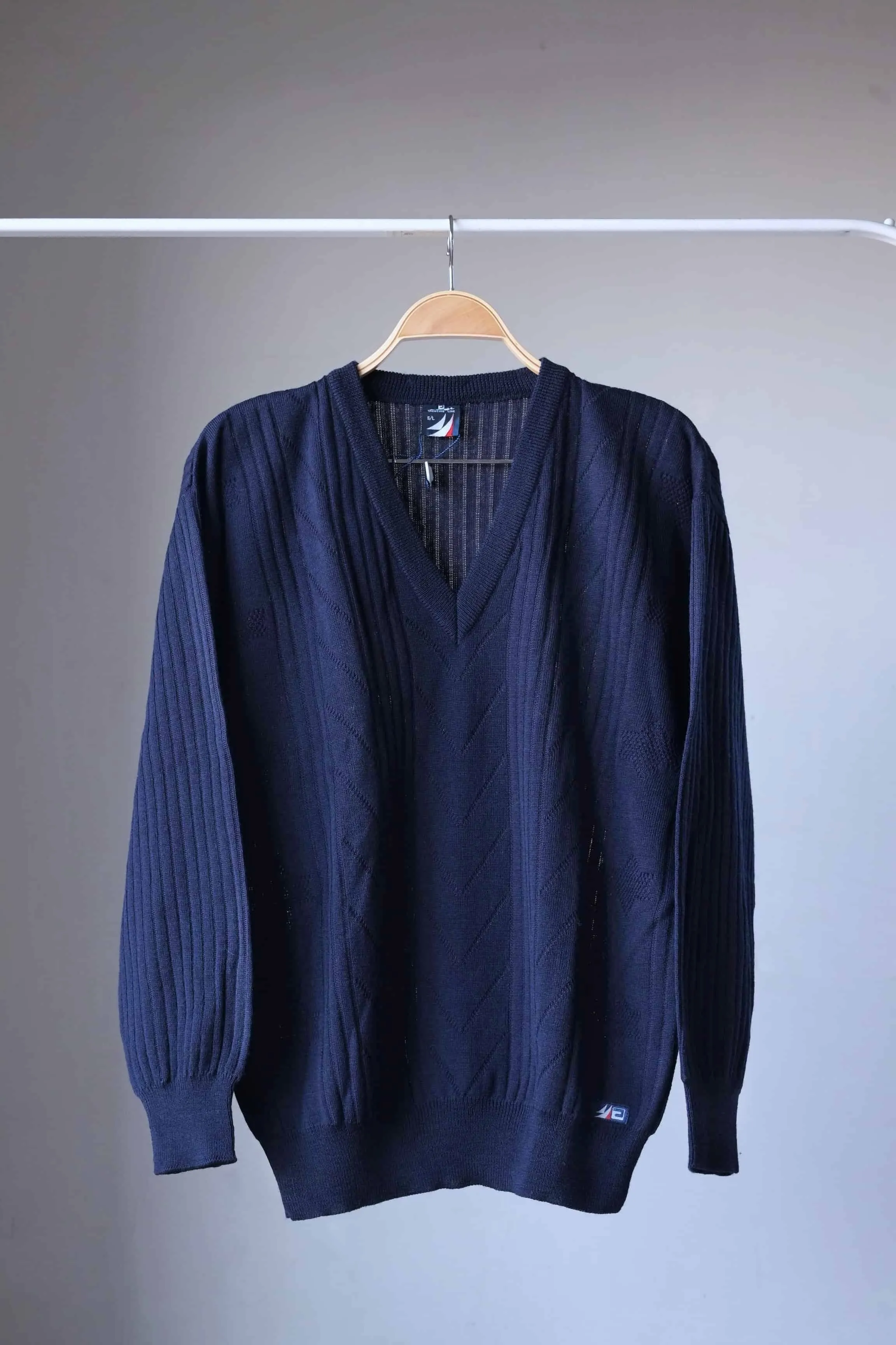 CAGI 90s V-Neck Textured Sweater